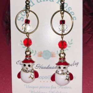 Cute holiday earrings 🎅🎄